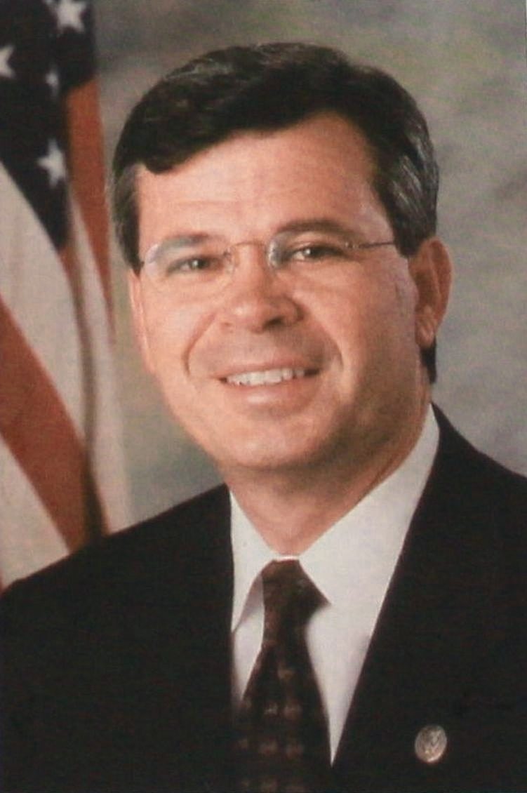 Official portrait of former Kentucky Governor Ernie Fletcher.